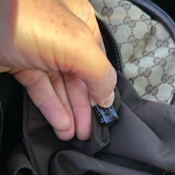 Excellent, barely used Gucci bag. - Picture 9 of 11